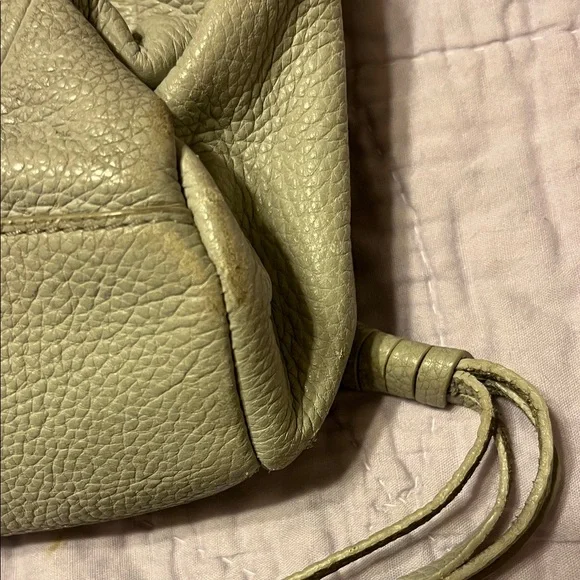 Elizabeth and James Elegant Cream Leather Handbag - Picture 7 of 10